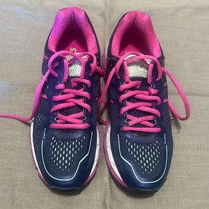 New w/o box ASICS GEL-KAYANO